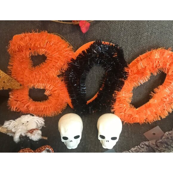 Halloween Decorations Lot Wreath Boo Sign Scary Photo Witch Bow Skulls & More - Picture 6 of 9